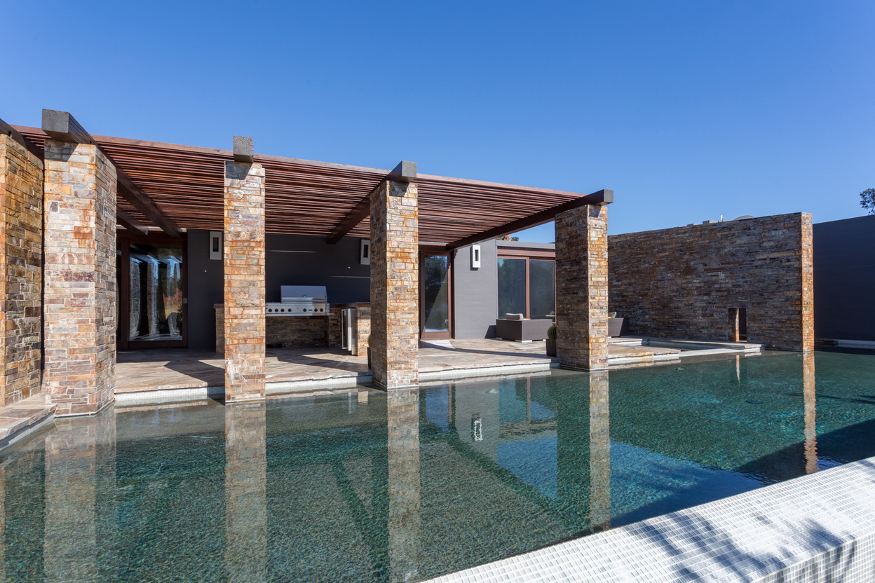 Stunning clean pool in Conejo Valley